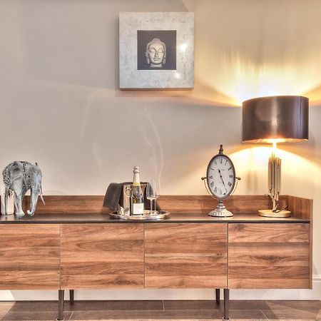ווינדרמר The Mews Boutique Deluxe Apartments, Sleep 2-6 People , Central Location, Free Parking מראה חיצוני תמונה