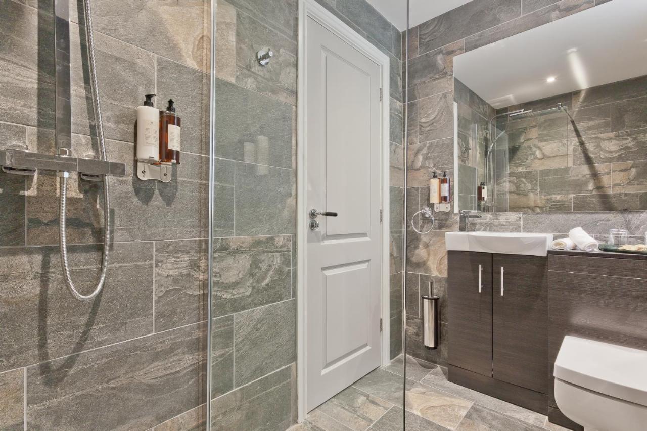 ווינדרמר The Mews Boutique Deluxe Apartments, Sleep 2-6 People , Central Location, Free Parking מראה חיצוני תמונה
