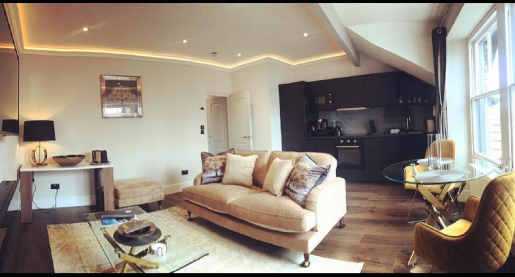 ווינדרמר The Mews Boutique Deluxe Apartments, Sleep 2-6 People , Central Location, Free Parking מראה חיצוני תמונה