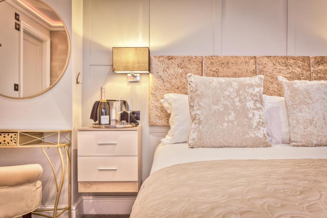 ווינדרמר The Mews Boutique Deluxe Apartments, Sleep 2-6 People , Central Location, Free Parking מראה חיצוני תמונה