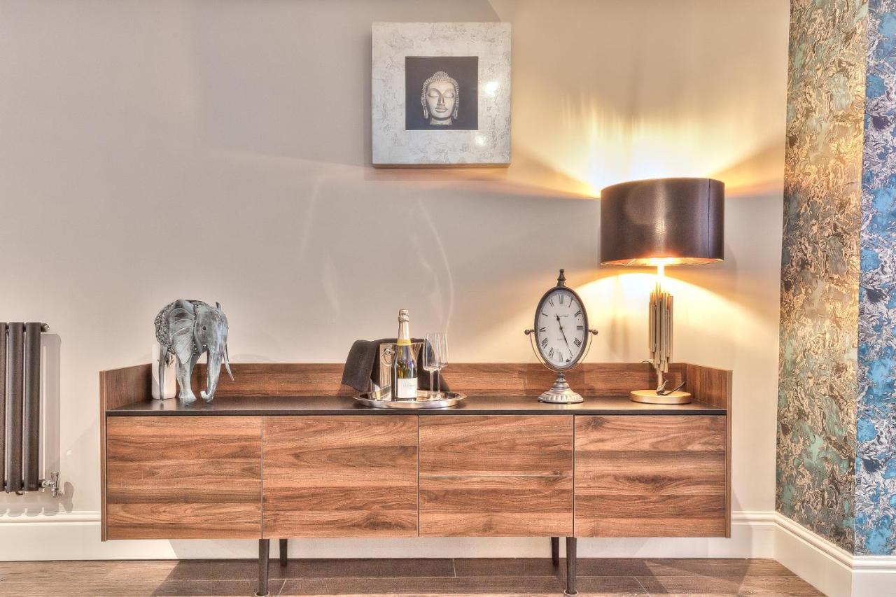 ווינדרמר The Mews Boutique Deluxe Apartments, Sleep 2-6 People , Central Location, Free Parking מראה חיצוני תמונה