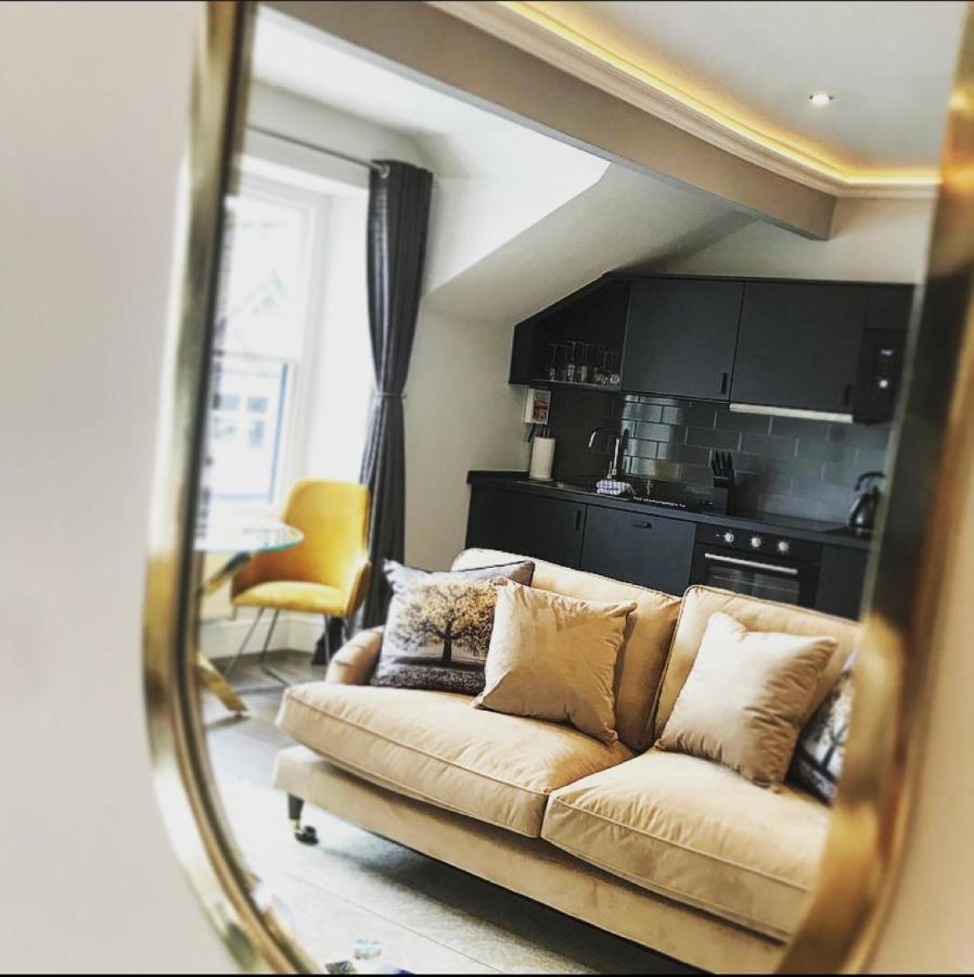 ווינדרמר The Mews Boutique Deluxe Apartments, Sleep 2-6 People , Central Location, Free Parking מראה חיצוני תמונה