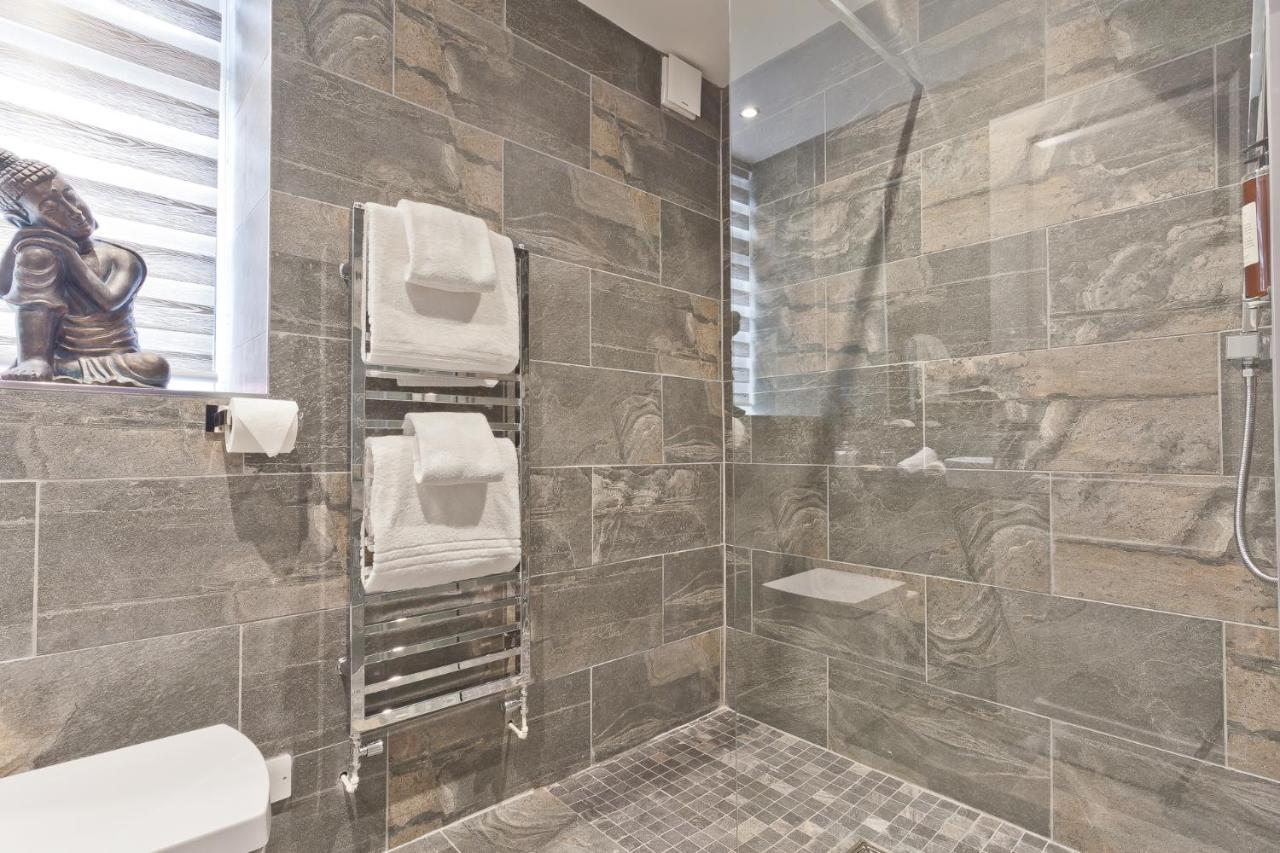 ווינדרמר The Mews Boutique Deluxe Apartments, Sleep 2-6 People , Central Location, Free Parking מראה חיצוני תמונה