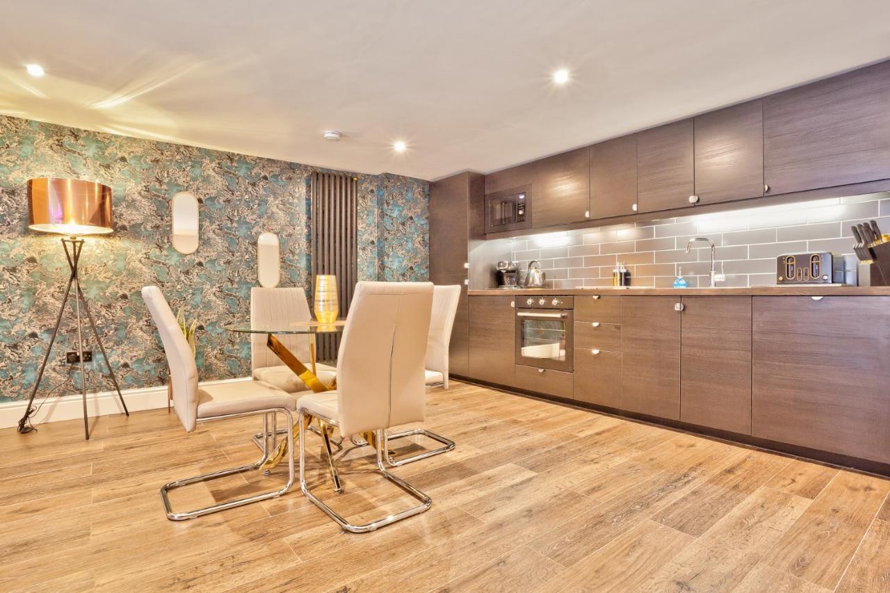 ווינדרמר The Mews Boutique Deluxe Apartments, Sleep 2-6 People , Central Location, Free Parking מראה חיצוני תמונה