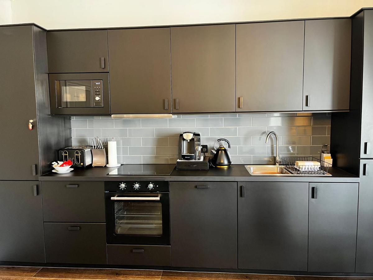 ווינדרמר The Mews Boutique Deluxe Apartments, Sleep 2-6 People , Central Location, Free Parking מראה חיצוני תמונה