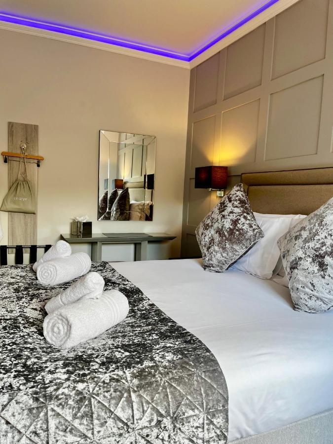 ווינדרמר The Mews Boutique Deluxe Apartments, Sleep 2-6 People , Central Location, Free Parking מראה חיצוני תמונה